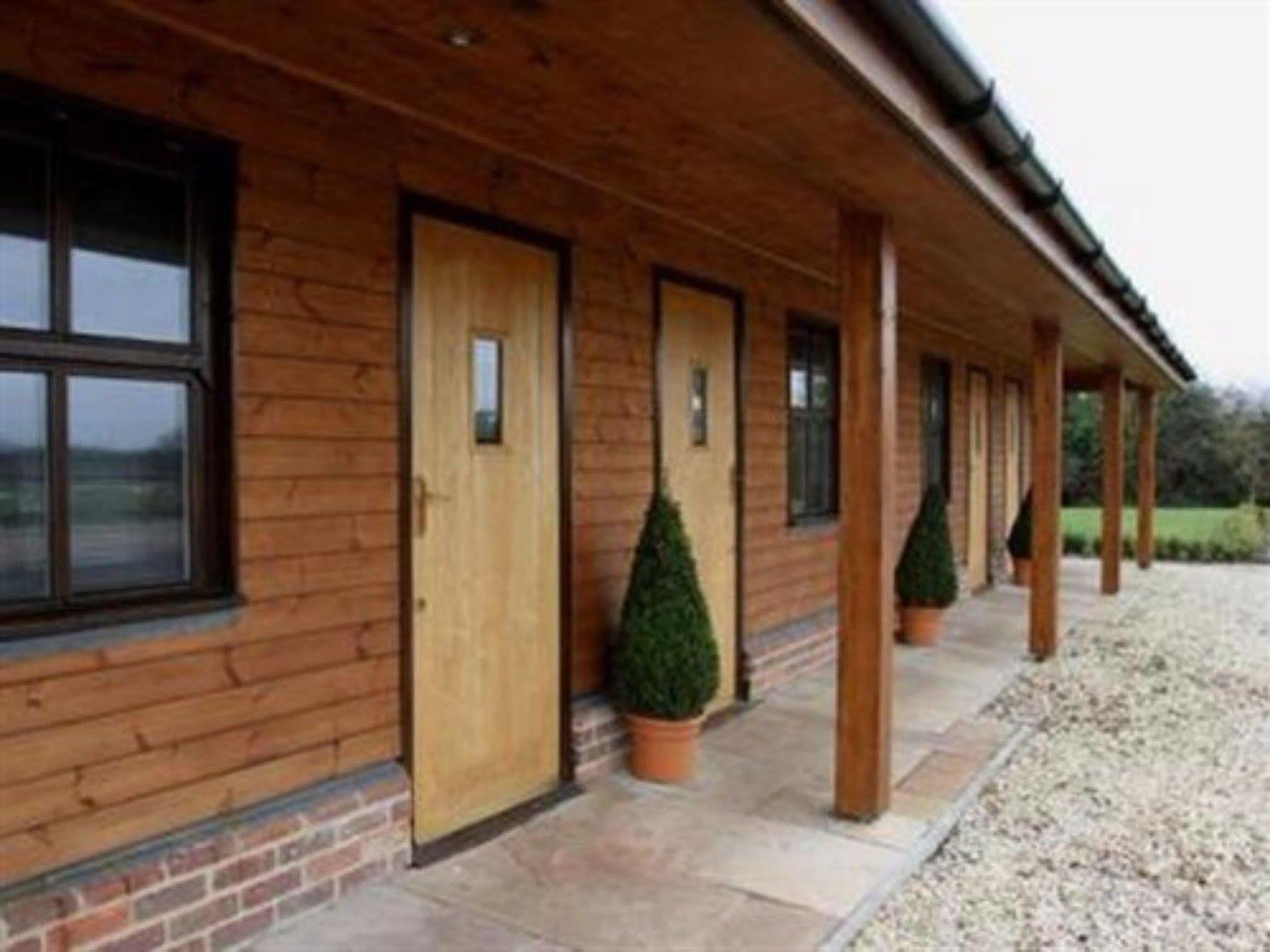 Hotel The Crown Radnage Exterior foto